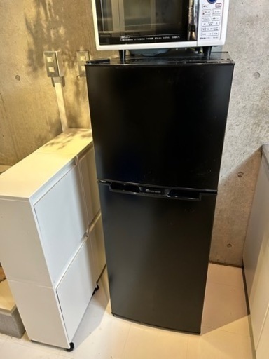 冷蔵庫 (1〜２人暮らしにちょうど良いサイズ)