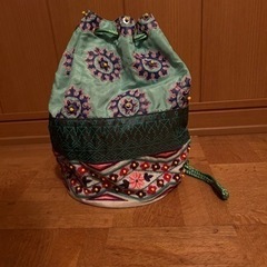 ビーズ刺繍のショルダーバッグ