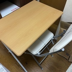 ニトリ製　折りたたみ机と椅子のセット