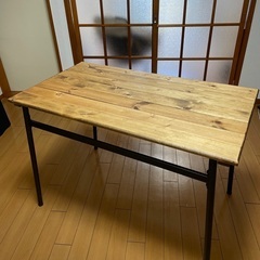 木製ダイニングテーブル