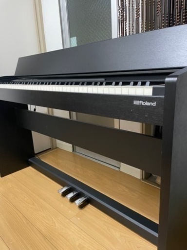 Roland F-140R電子ピアノ　88鍵盤椅子付き 黒木目調仕上げ