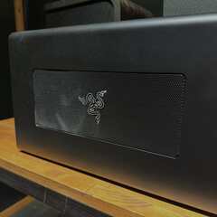 【売ります】外付けGPU Razer Core X ChromaプラスMSI Radeon RX Vega 56 Air Boost 8G OC