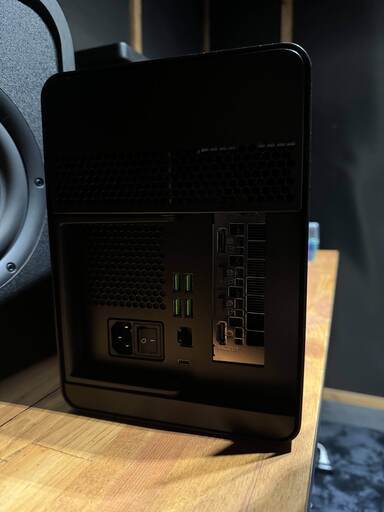 売ります】外付けGPU Razer Core X ChromaプラスMSI Radeon RX Vega 56