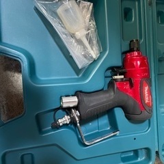 マキタ高圧エアインパクトドライバ　　モデルAD605H