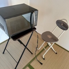 電子レンジ＆テーブルと椅子