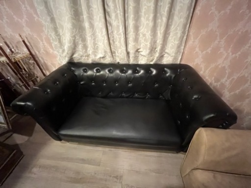 黒い中古ソファ