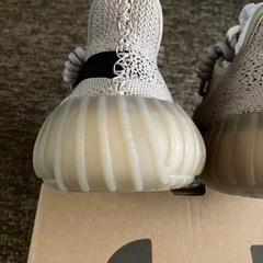 YEEZY BOOST  350 v2  HP7870