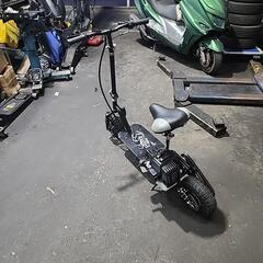 エンジン付き キックボード