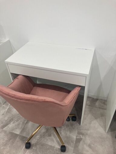 ★可愛いデスクとイスのセット★
