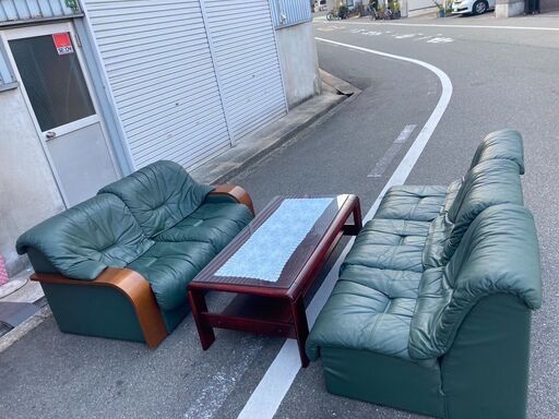 ☆中古￥8,800！椅子　テーブル付き　家具　【BA104】