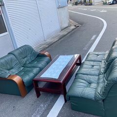 ☆中古￥8,800！椅子　テーブル付き　家具　【BA104】