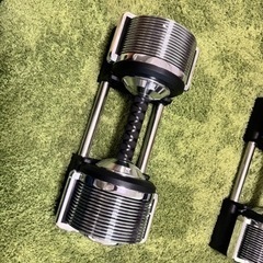 可変式ダンベル（32kg,1kg単位で可変可能）