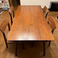 ダイニングテーブル　ニトリ