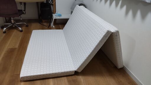 【ほぼ新品】西川マットレス（ダブル、三つ折り）　※敷きパッド付