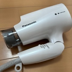 美品 ナノケア ドライヤー Panasonic 白