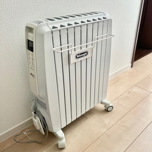 デロンギ　オイルヒーター　QSD0915-WH 10〜13畳用