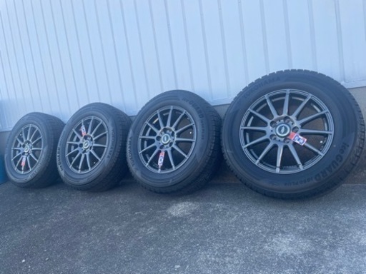 ほぼ新品　YOKOHAMA 215/65R/16 スタッドレス