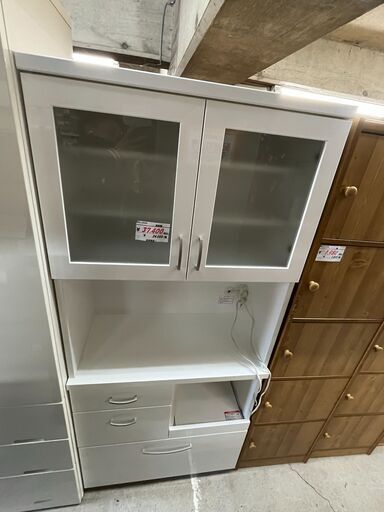 リサイクルショップどりーむ天保山店　No11111　大幅値下げ！16,500円→9,900円　食器棚　白色　超美品　コンセント付き　炊飯器置きあり　配達可能