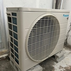 取引中】ダイキンエアコン7〜10畳用(室外機付)¥20000