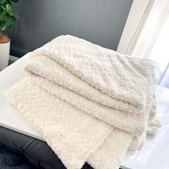 【無料】　ダブルサイズ　毛布　オフホワイト