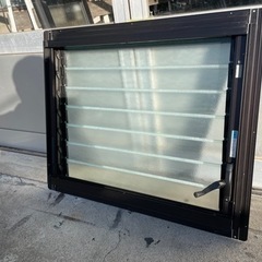 YKKAP社　ルーバー窓