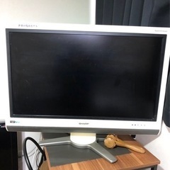 32型テレビ　AQUOS