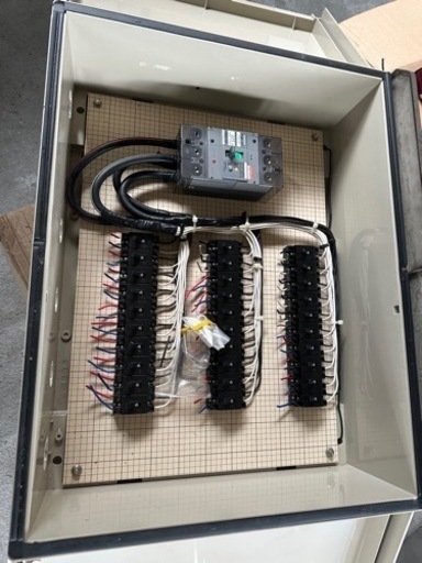 電気分電盤。仮設用。電気工事。