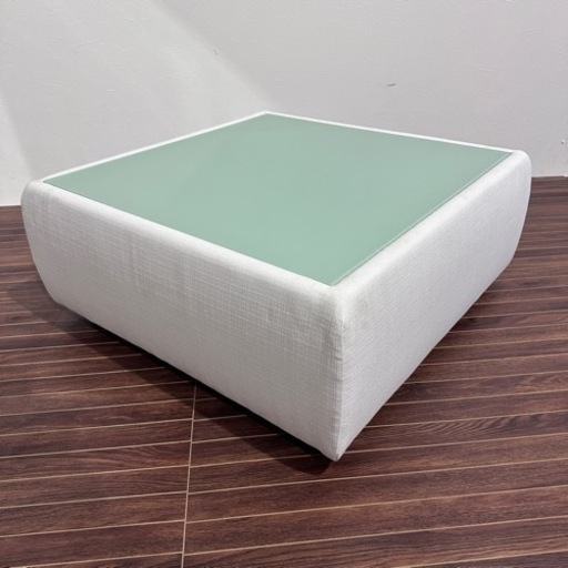 FLYMEe Noir FABIO GLASS LOW TABLE モデルルーム展示品 FLYMEe Noir FABIO GLASS LOW TABLE モデルルーム展示品 FLYMEe Noir