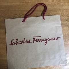 ブランドショップ紙袋】Ferragamo（サルヴァトーレ　フェラ...