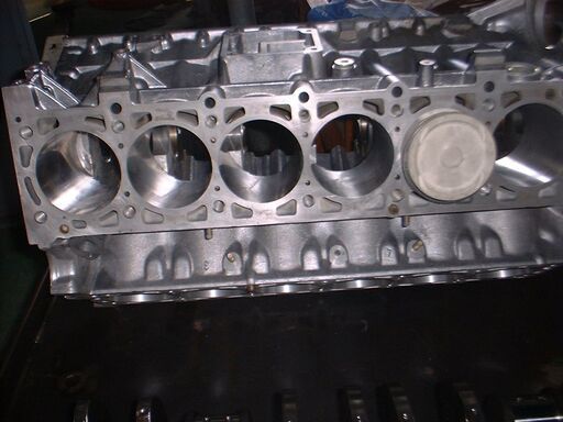 MB-エンジン部品面研摩済みシリンダーヘツト販売