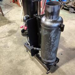 取手付きで持ち運びに便利！超小型廃油ストーブ 長さ400mm幅210mm高さ610mm 100Vコンセント付き