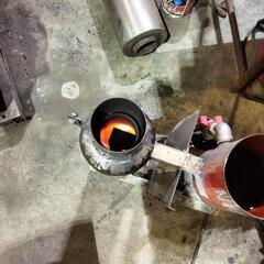 取手付きで持ち運びに便利！超小型廃油ストーブ 長さ400mm幅210mm高