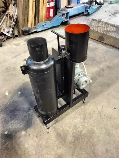 取手付きで持ち運びに便利！超小型廃油ストーブ 長さ400mm幅210mm高さ610mm 100Vコンセント付き