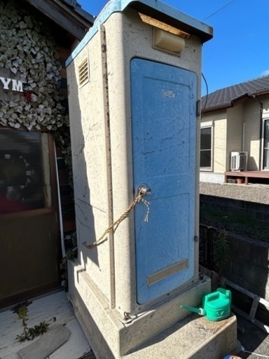 仮設トイレ　業者による清掃済み
