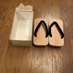 今年の夏に向けてほぼ未使用の下駄と未使用のGUCCIサンダル