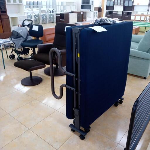 ★ジモティ割あり★  折り畳み式シングルベッド ネイビー、ブラック H65×D201×W98.5 クリーニング済み OJ3361