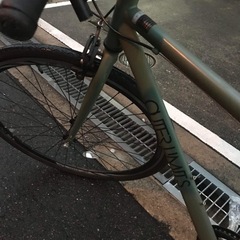 自転車 クロスバイク カーキ