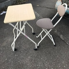 折りたたみテーブルと折りたたみ椅子 セット