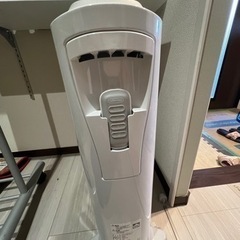 急募！！デロンギ オイルヒーター [RHJ75V0915-GY]※2/5.6取引可能な方 