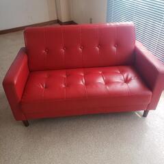 レトロチックな赤いソファ