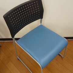 スタッキングチェア  ブルー 重ねられる/スチール椅子/簡易 中古品