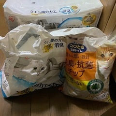猫トイレ用消臭シート43枚+抗菌チップ(猫砂)2.5L
