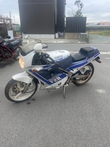 fzr250 フルカウル　実働ベース　まだ取引可能