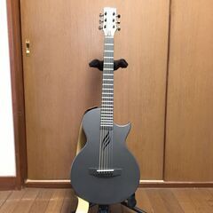 オールカーボンボディ・トラベルギター（ENYA Nova Go）