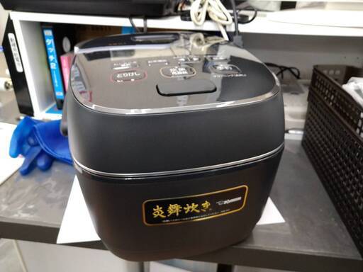 高年式美品2022年製 ZOJIRUSHI 象印 5.5合 圧力IH炊飯器 NW-PU10 炎舞炊き ブラック1411