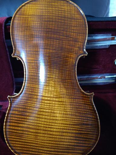 ７万円の付属品付き!　工房製バイオリン4/4　最高自然トラ目メープルバック板