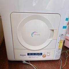 週末限定価格【美品】Panasonic 衣類乾燥機 4kg NH...