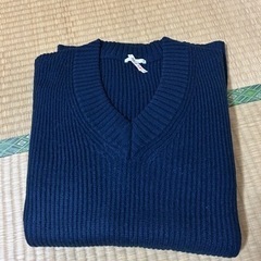 GU Vネックセーター　XLサイズ