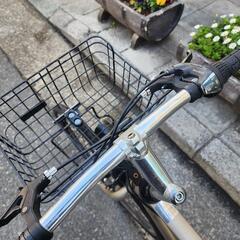 🥇🥇　クロスバイク　７００ｃ　自動ライト　カギ　カゴ　付き　６変速　ゴールド　配達可能