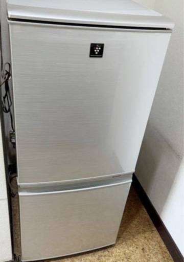 (送料無料) 2019年 極美品 冷蔵庫 プラズマクラスター仕様 霜取り不要 右開きにも左開きにもできる 137L ⑧